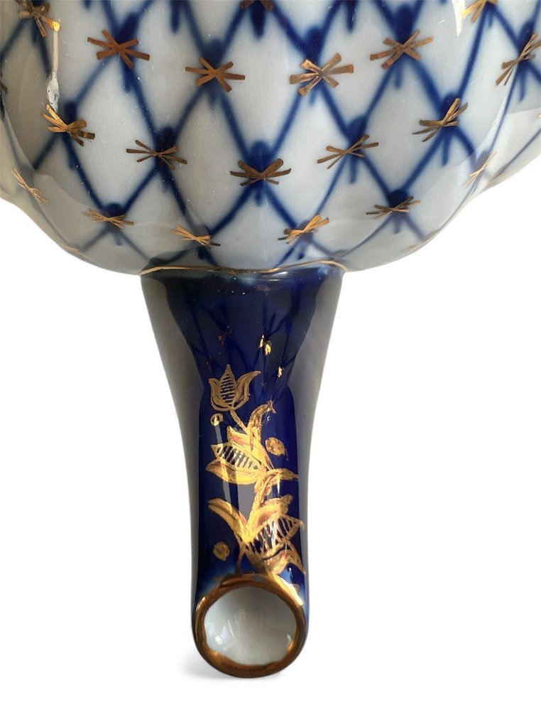 Lomonosov Imperial Porcelain Factory - A. Yatskevich - Teáskanna - Cobalt Net - Porcelán, Aranyozott - LFZ Cobalt Net Pot XL #3.2
