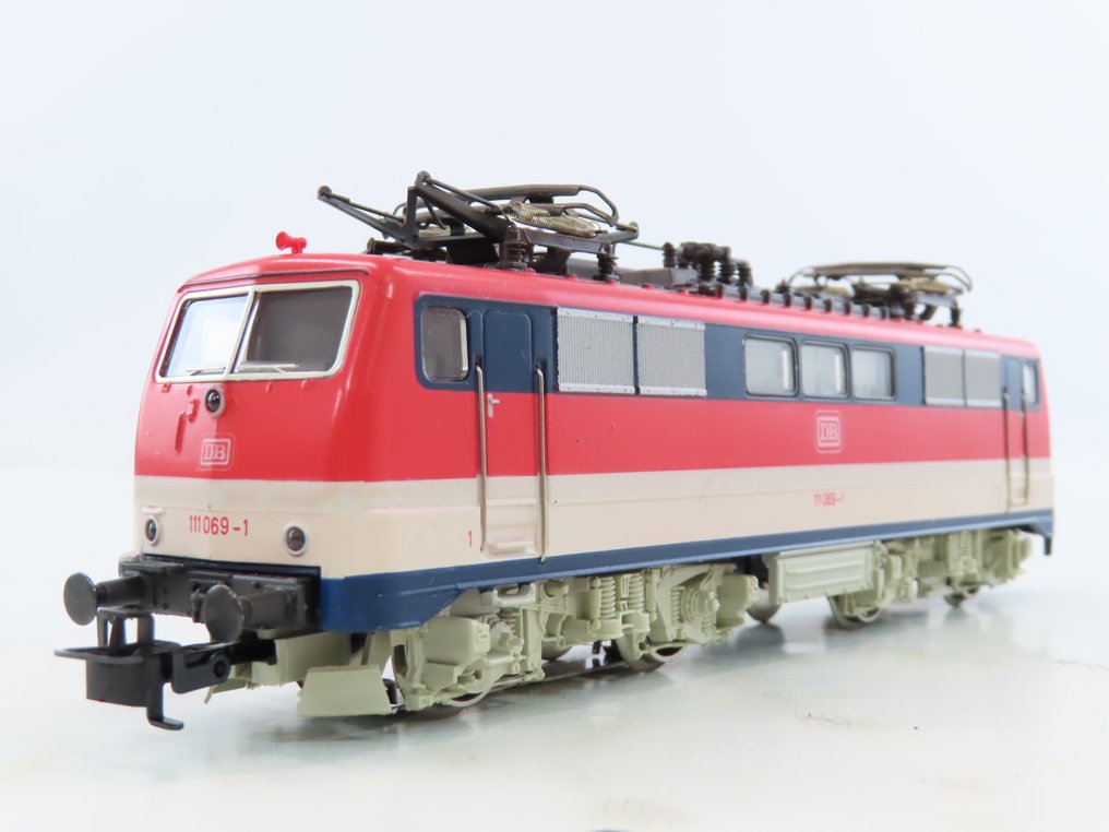 Märklin H0 - 2859 - Set tren (1) - Set de 5 delige BR 111 cu 4 rame, având culoare experimentală, cu bandă video. - DB #1.0