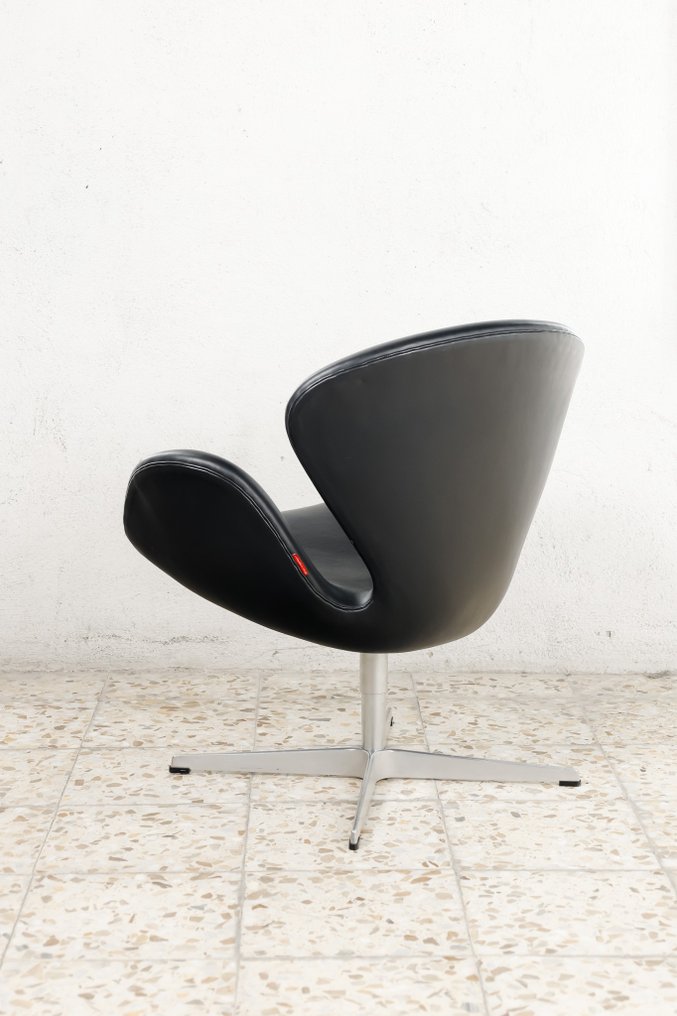 Fritz Hansen - Arne Jacobsen - Πολυθρόνα - Swan Chair - Αλουμίνιο, Δέρμα - Οικόπεδο 1/2 #2.1