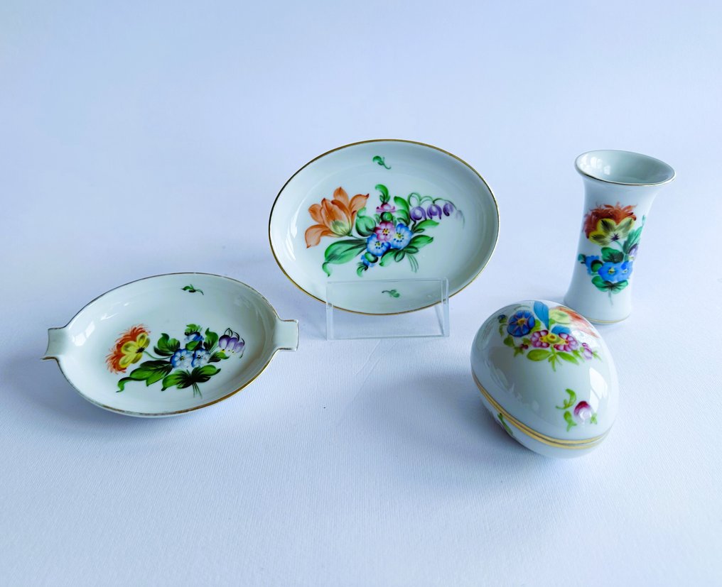 Herend - Βάζο (4) -  Herend «Spring Flower Bouquets» – Πασχαλινό κουτί σε σχήμα αυγού, βάζο, πιατέλα για ξηρούς καρπούς  - Πορσελάνη #1.0