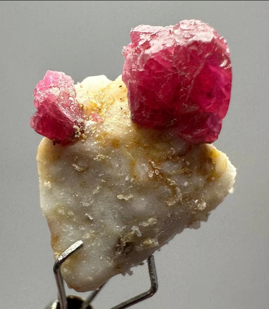 非凡！鸽血红宝石 水晶矩晶体 - 高度: 18 mm - 宽度: 6 mm- 7 t - (1) #2.1