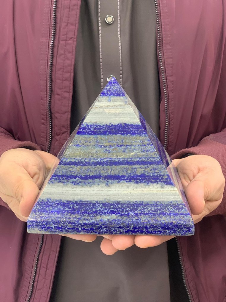 Großer polierter Lapis Lazuli Pyramide - Höhe: 14 cm - Breite: 13.5 cm- 2750 g - (1) #1.0