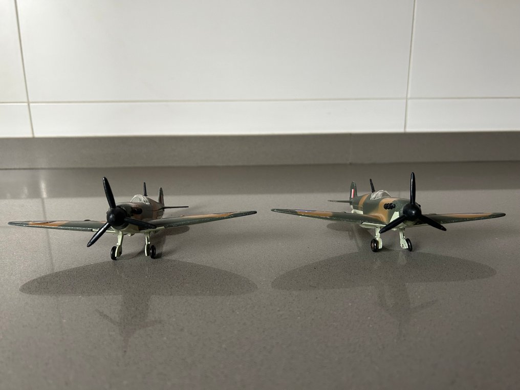 Dinky Toys - Kriegsflugzeug (2) - No. 719 Vickers Supermarine Spitfire MK II #4.3