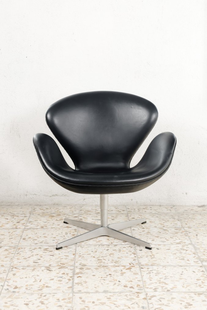 Fritz Hansen - Arne Jacobsen - Πολυθρόνα - Swan Chair - Αλουμίνιο, Δέρμα - Οικόπεδο 1/2 #1.0