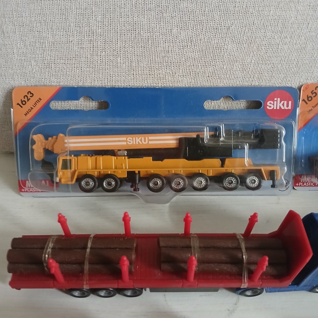 Siku, Majorette, Hot Wheels 1:64 - Modelauto (8) - Assorted construction and transport vehicles including dump trucks, excavator, loader, log trailer, - Constructie #2.1