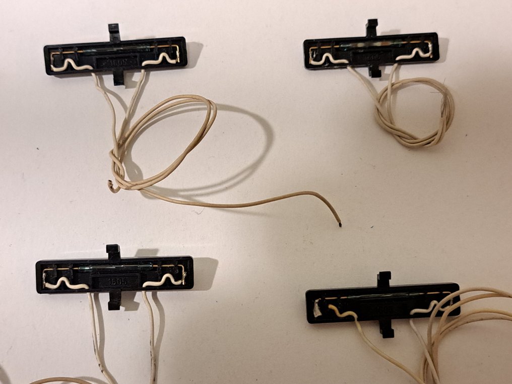 Fleischmann H0 - 9426/7 - Elektronica (12) - 12x reed contact in rail inbouw kastje met bedrading. #1.0