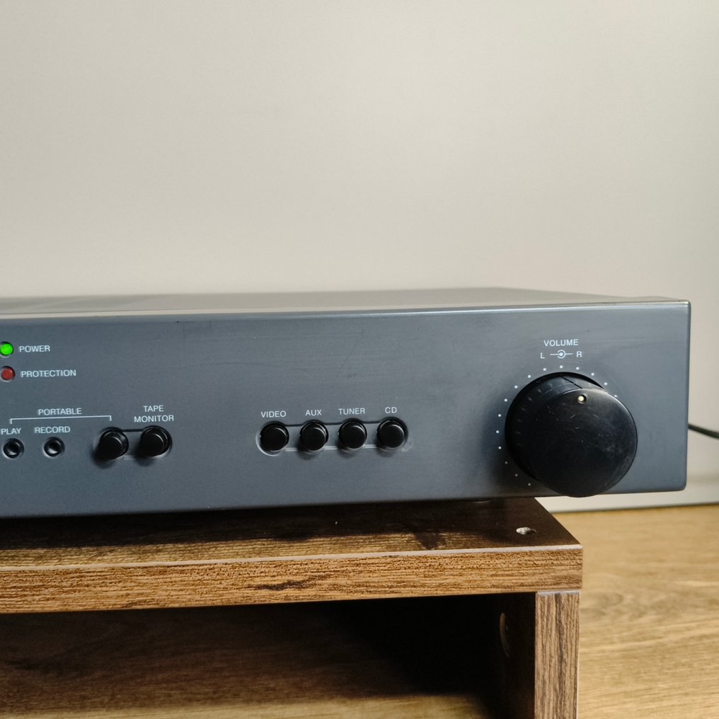 NAD - 310 Amplificatore integrato a stato solido #3.2