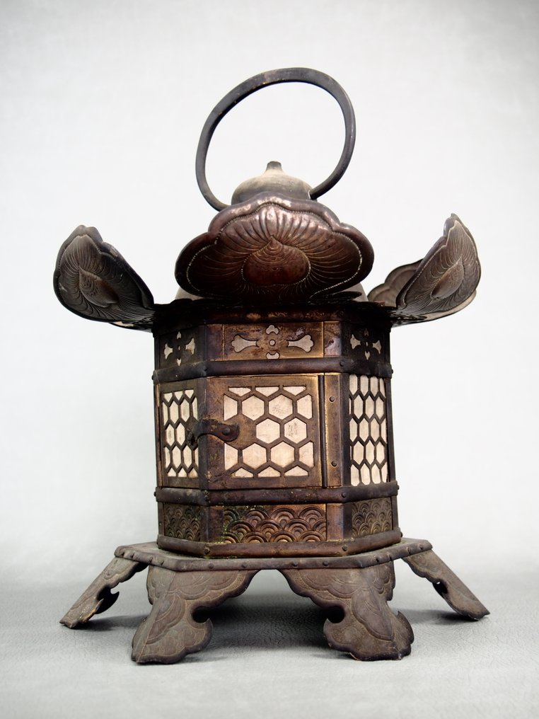 Hexagonal lantern with intricate carvings 六角灯篭 - Highly artistic hanging lantern - Lampada a sospensione - Rame #1.0
