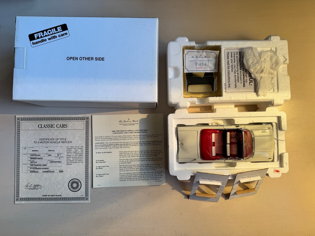 Danbury Mint 1:24 - Model car - Chevrolet Impala Convertible 1960 - With its original papers and the Certificate of authenticity. #1.0
