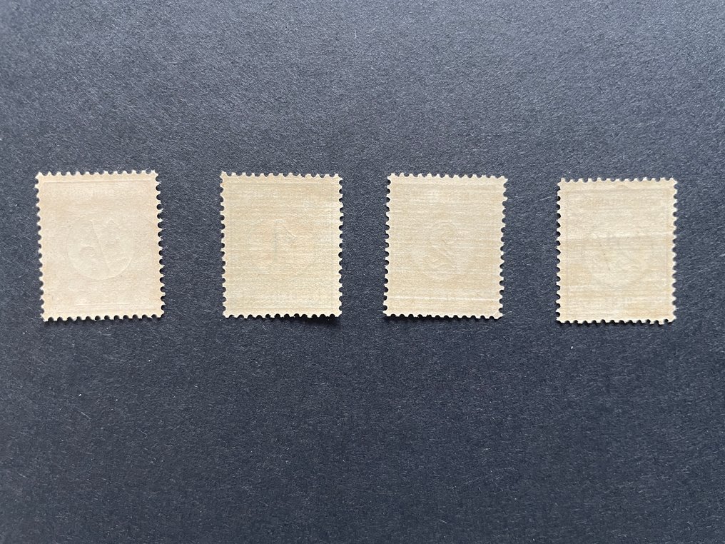 Olanda  - Cijferzegels NVPH 30B - 32A și defect de placă 33A PM2 #1.0