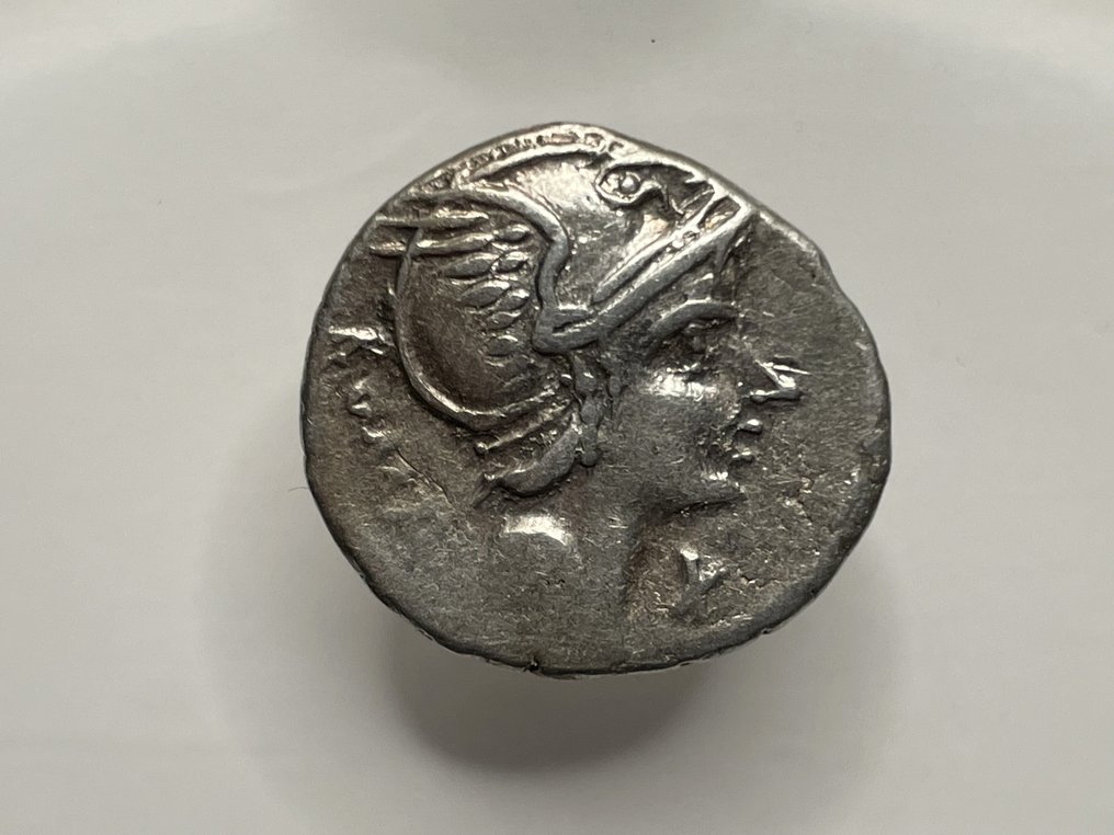 Rooman tasavalta. L. Flaminius Chilo, 109-108 BC. Denarius Rome #1.0