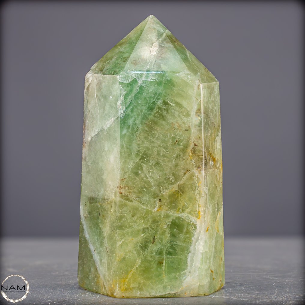 Obélisque en fluorite naturel – Clarté, structure et élégance éclatante- 1087.63 g #1.0