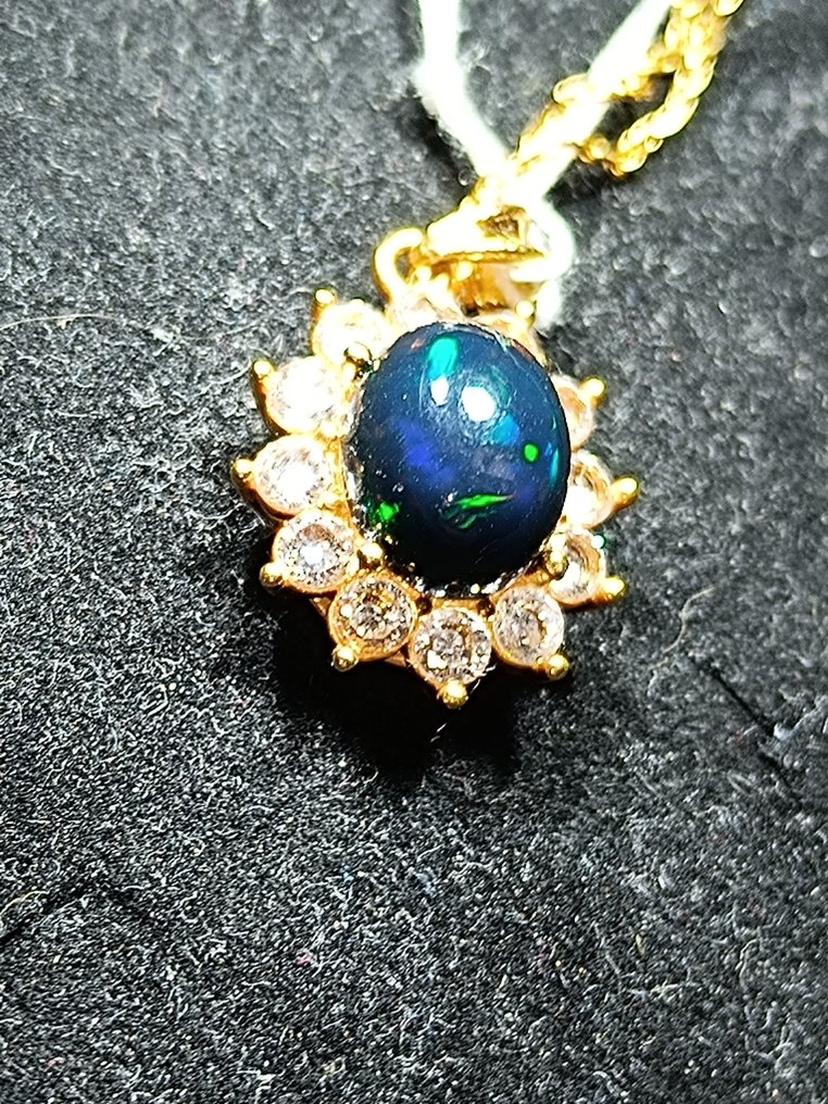 Οπάλιο βελούδο σε περιδέραιο. Κοσμήματα - Ύψος: 23 mm - Πλάτος: 16 mm- 2.58 g - (1) #3.2