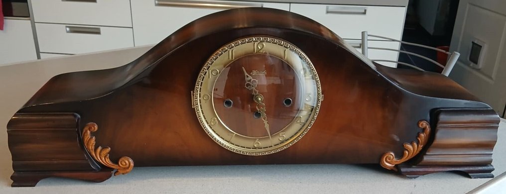 挂钟 -   威斯敏斯特钟表，Vaibo（拿破仑帽），木制和黄铜的装饰艺术风格。 - 1930-1940 #1.0