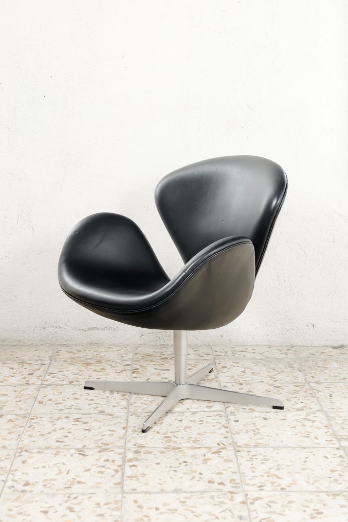 Fritz Hansen - Arne Jacobsen - Πολυθρόνα - Swan Chair - Αλουμίνιο, Δέρμα - Οικόπεδο 1/2 #1.0