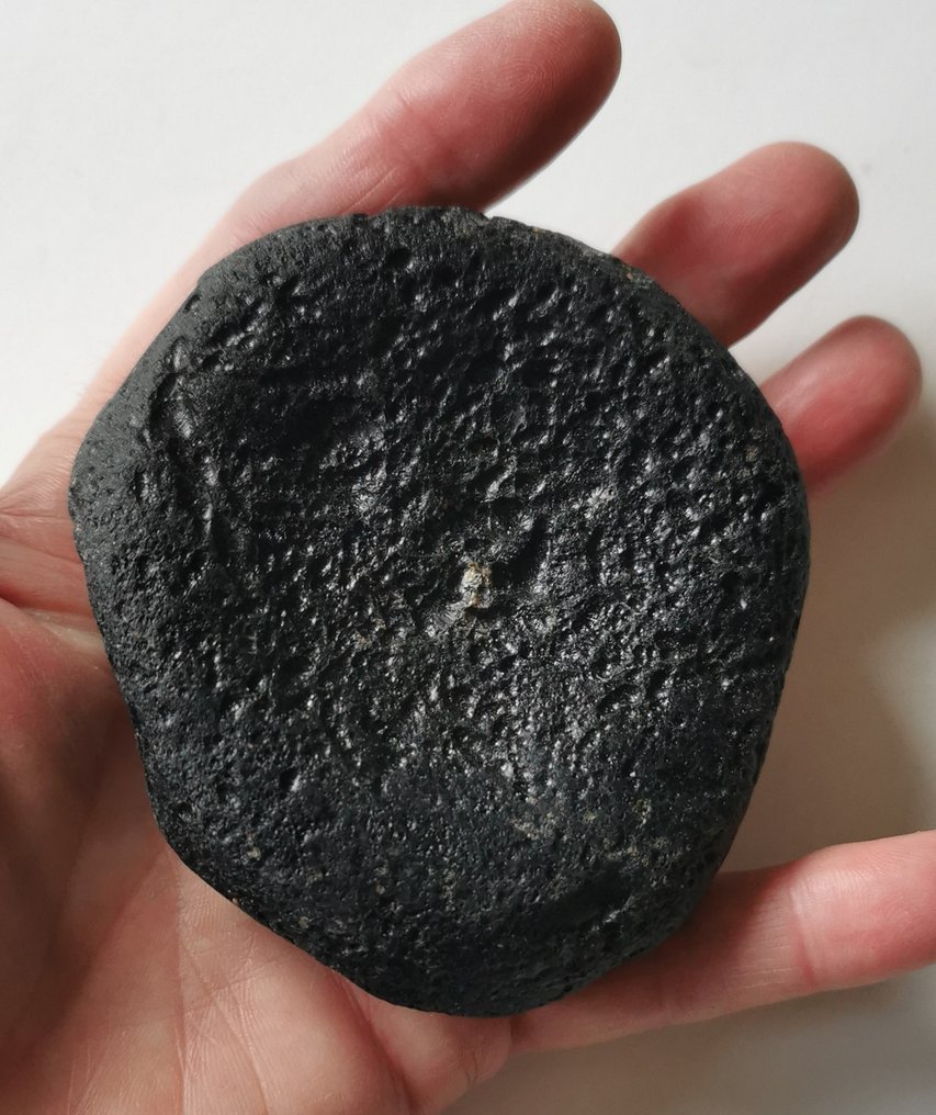 Indochinite tektite Tektite - Height: 90 mm - Width: 90 mm - 218 g - (1) #1.0