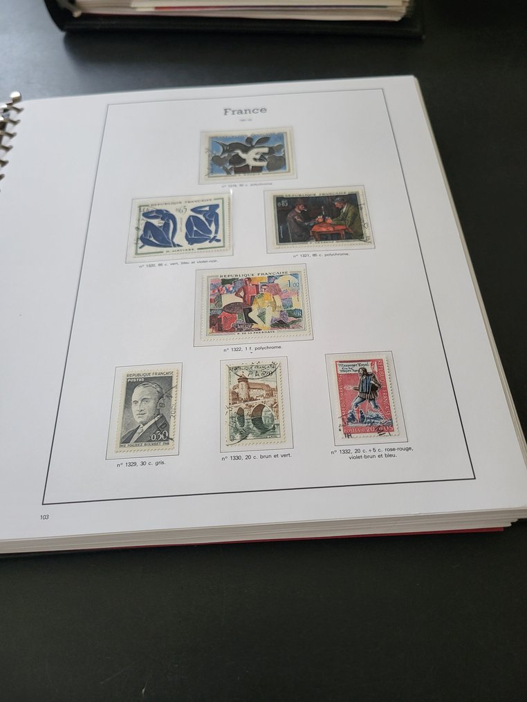 France 1900/2020 - Large collection in three albums and a stock book, with the last album being specialized. #4.3
