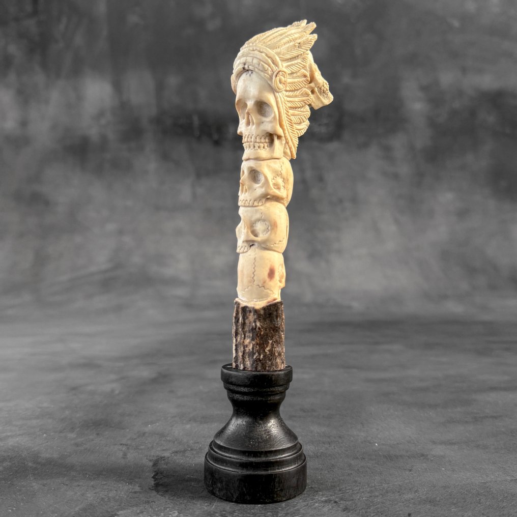 Intaglio, NO RESERVE PRICE - Stunning Native American Human Skulls Carving from a Deer Antler on a custom - 20 cm - Deer Antler - 2025 #4.3