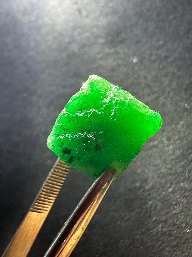 Σμαράγδι Ακατέργαστο. 13,15 καρατίων. Μεγάλος Πράσινος Κύριος Σμαραγδένιος Κρύσταλλος. 100% Ειδικό Κομμάτι! - Ύψος: 11 mm - Πλάτος: 10 mm- 2.63 g #4.3