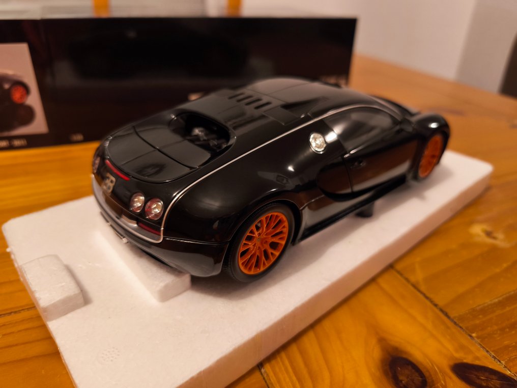 MiniChamps 1:18 - Model car - Bugatti Veyron Super Sport 2011 #3.2