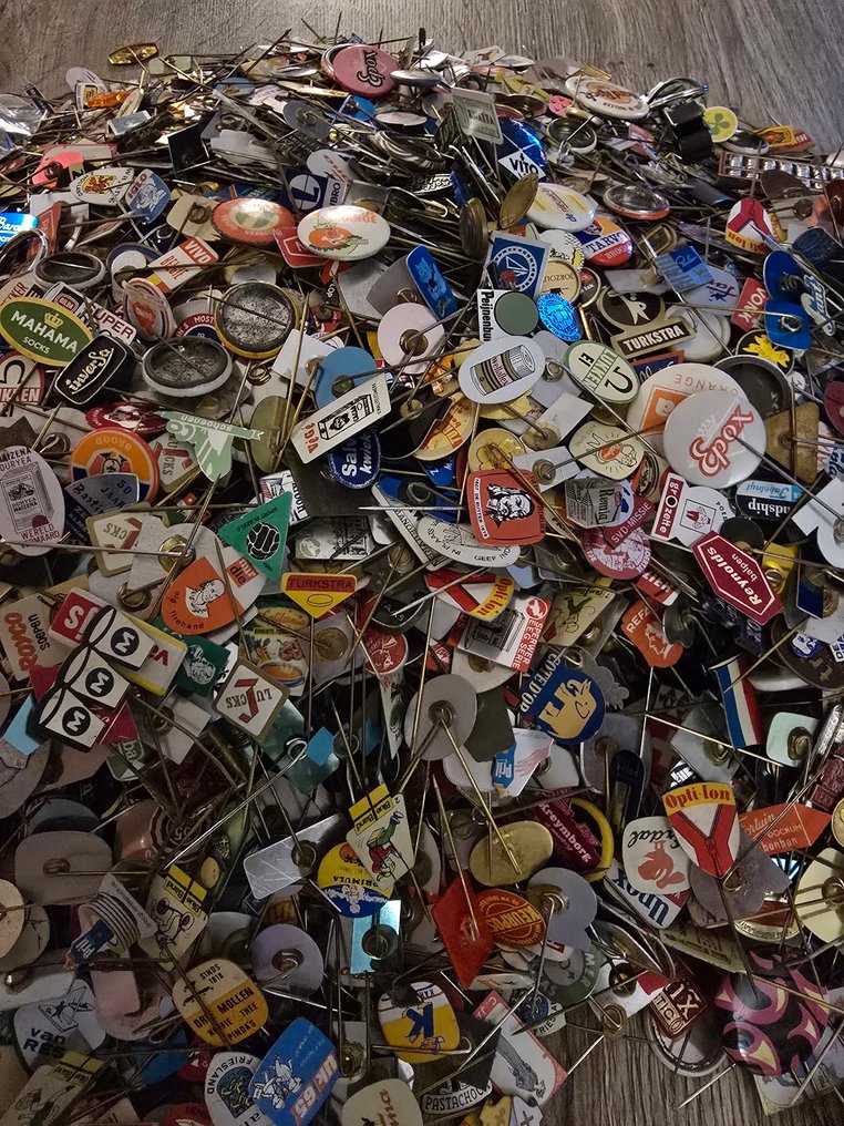 Θεματική συλλογή - Μεγάλη συλλογή καρφίτσες, περίστροφες και μπρελόκ. - 4.9 kilo #2.1