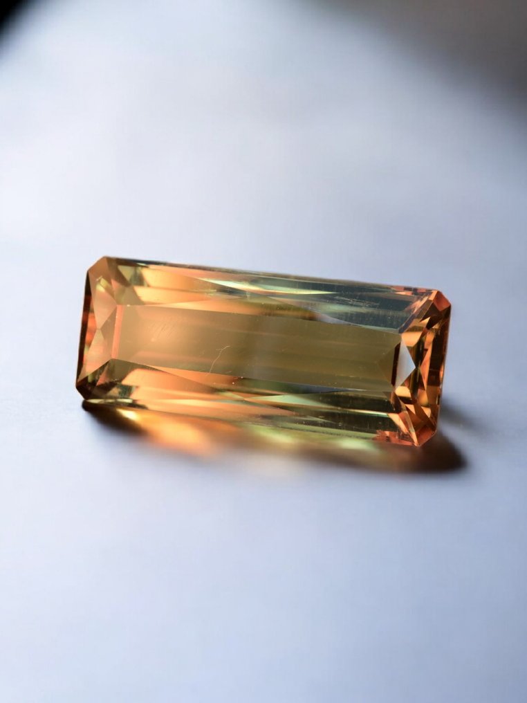 χωρίς τιμή ασφαλείας Πράσινο, Κίτρινο, Ροζ, Πορτοκαλί Διασπορίτης  - 13.30 ct - Διεθνής Ένωση Έγχρωμων Πολύτιμων Λίθων (ICA GemLab) - Σπάνια Zultanite / Csarite #2.1