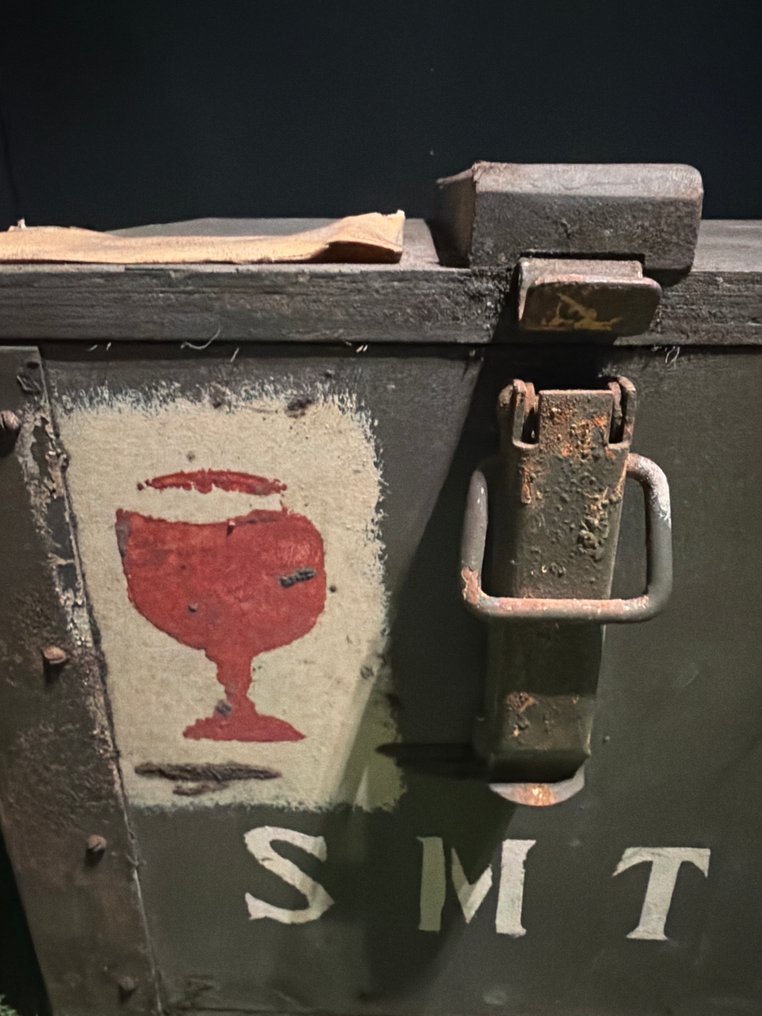 Συλλογή από πολλά μεταλλικά/ξύλινα παλιά κιβώτια, βαμμένο ατσάλι, χρονολογείται από τα μέσα του 20ού - Κουτί πυρομαχικών #4.3