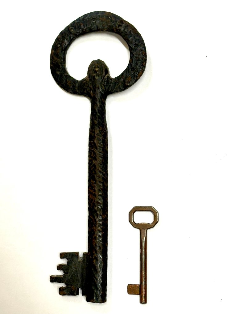 Κλειδί  - 23,5 εκ. βάρος 410 γρ. #1.0