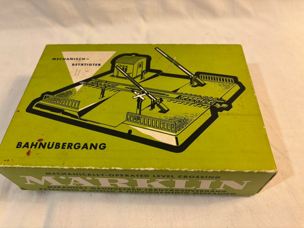 Märklin H0 - 7054 - Model train tracks (1) - Guarded railway crossing #1.0
