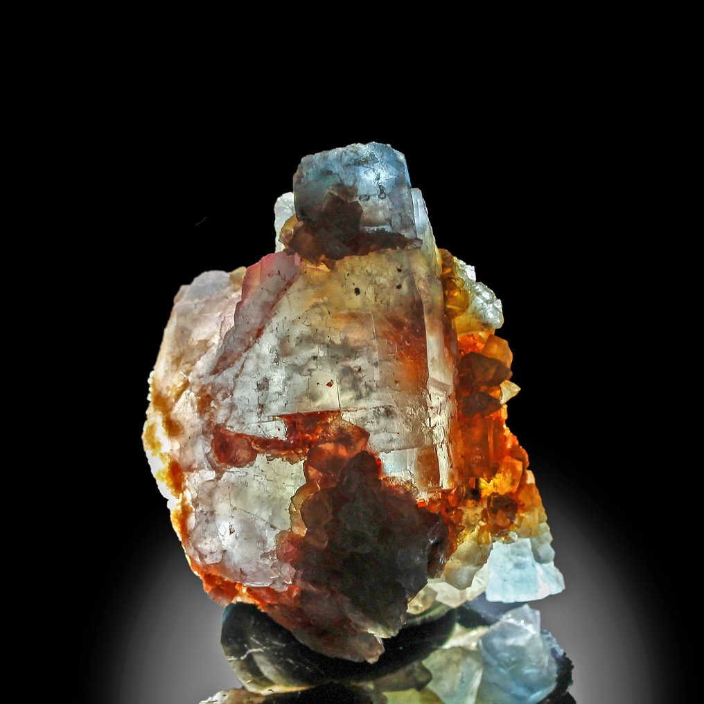 分区蓝色萤石 水晶 - 高度: 4.6 cm - 闊度: 4.3 cm- 139 g #1.0