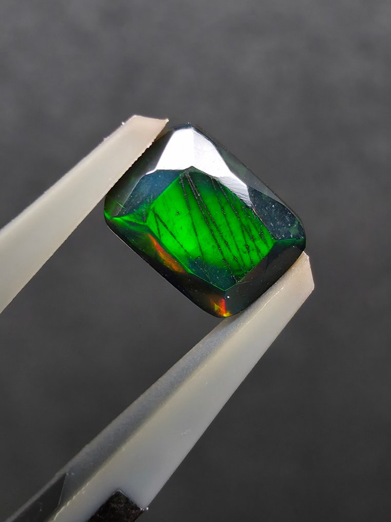 1,5 ct svart opal Fasetert- 0.3 g - (2) #2.1