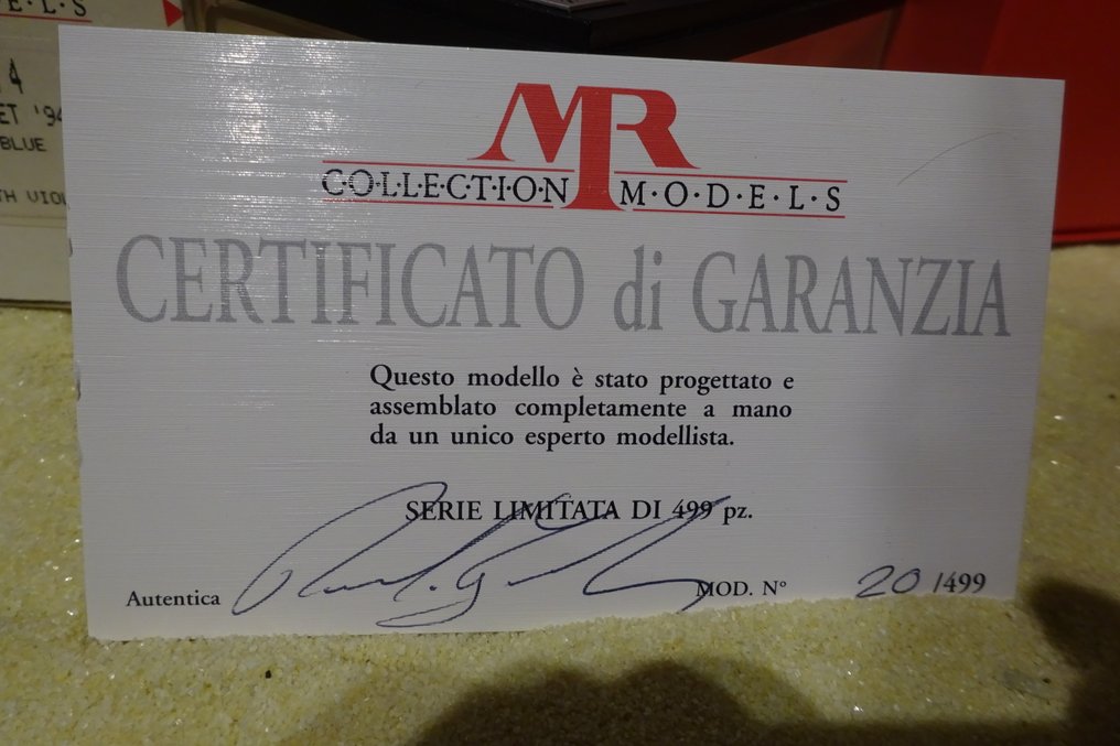 MR Collection Models 1:43 - Machetă mașină decapotabilă - Porsche 911 Carrera 4 Triptronic Cabriolet '94 #1.0