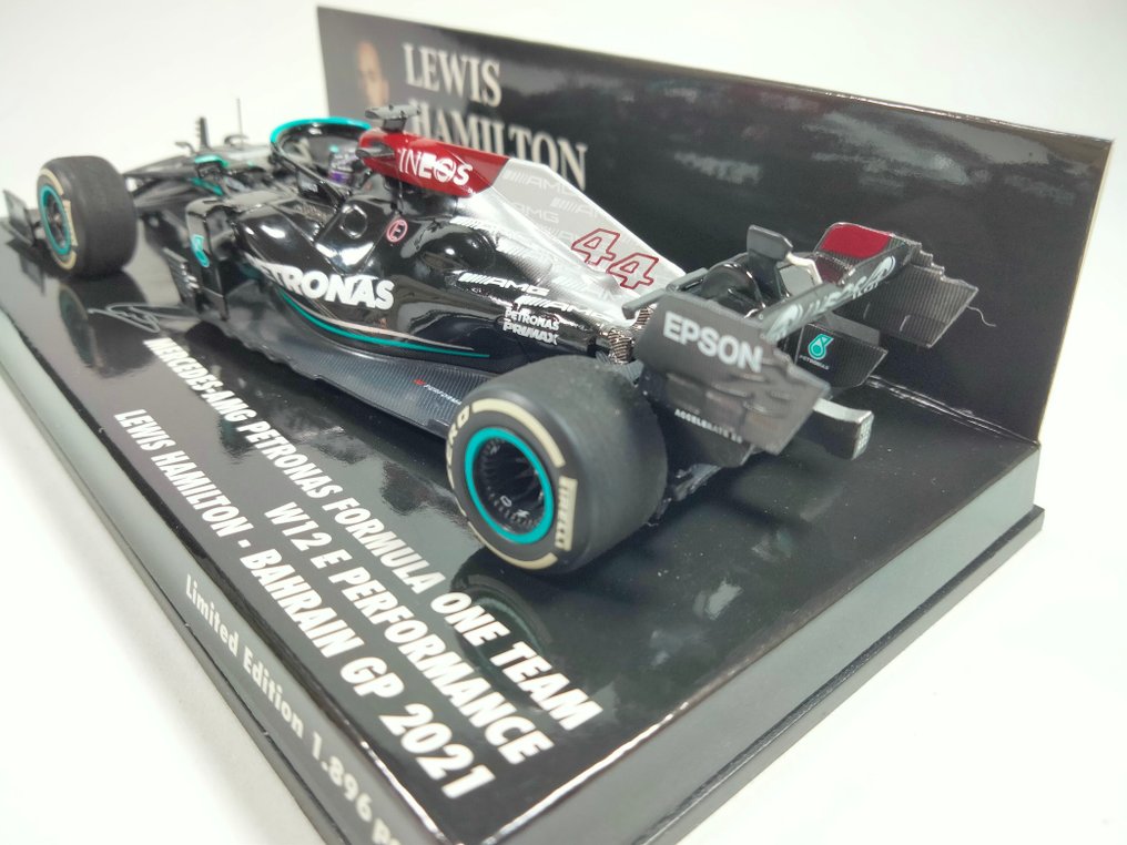 Minichamps 1:43 - Machetă mașină de curse - Mercedes-AMG F1 W12 E Performance #44 - Lewis Hamilton (2021) - Ediție limitată: 1 din 1896 de bucăți. #3.2