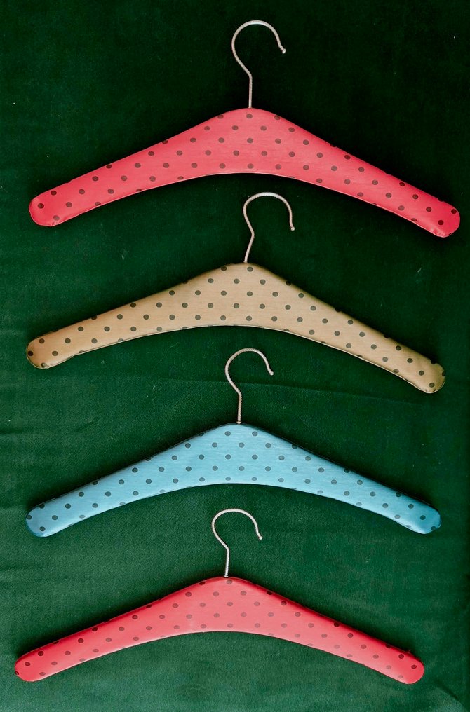 Κρεμάστρα παλτό (33) - Ξύλο, πλαστικό, Σίδερο - Βιτρίνα κρεμάστρες #1.0