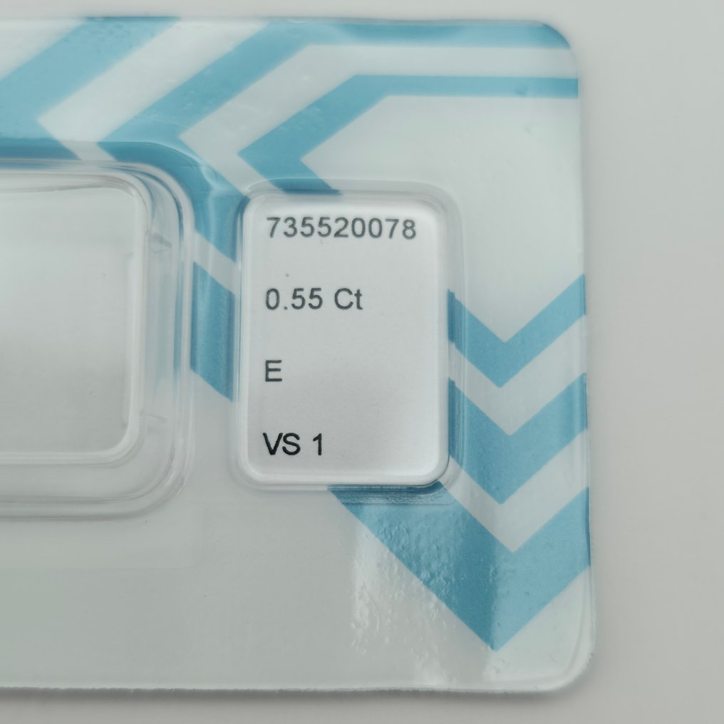 1 pcs 钻石  (天然)  - 0.55 ct - 圆形 - E - VS1 轻微内含一级 - 国际宝石研究院（IGI） #1.0