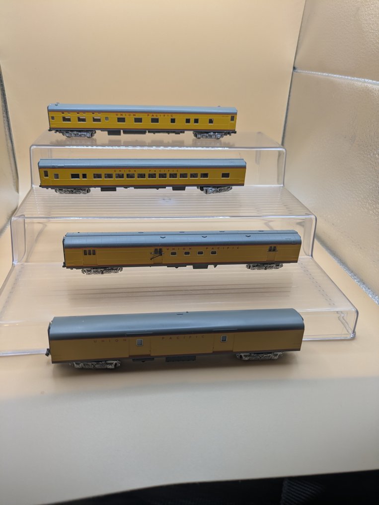 Kato N - 106-022 - Set Machetă tren transport călători (4) - Autoturism pentru pasageri cu lateral neted - Union Pacific #2.1