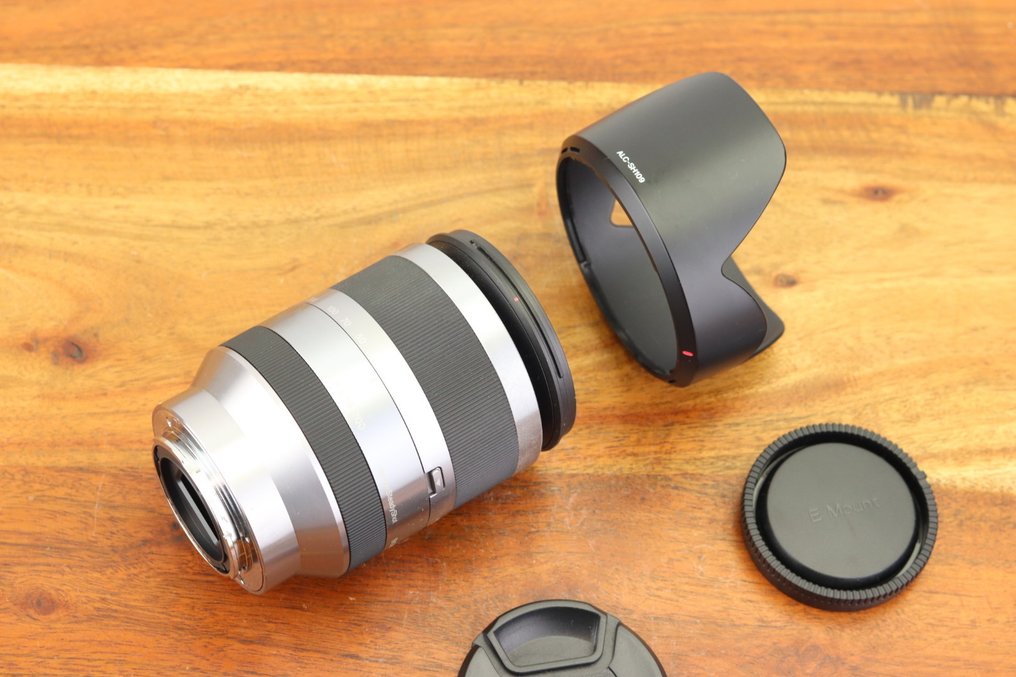 Sony Sony E 18-200mm f/3.5-6.3 OSS Zoomlens #1.0