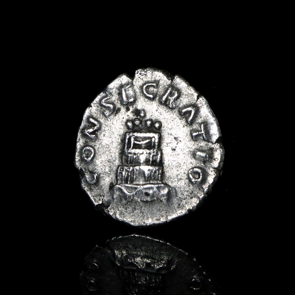 Roman Empire. Antoninus Pius (AD 138-161). Denarius Rome, under Marcus Aurelius and Lucius Verus, 161 - Pyre  (Ingen reservasjonspris) #1.0