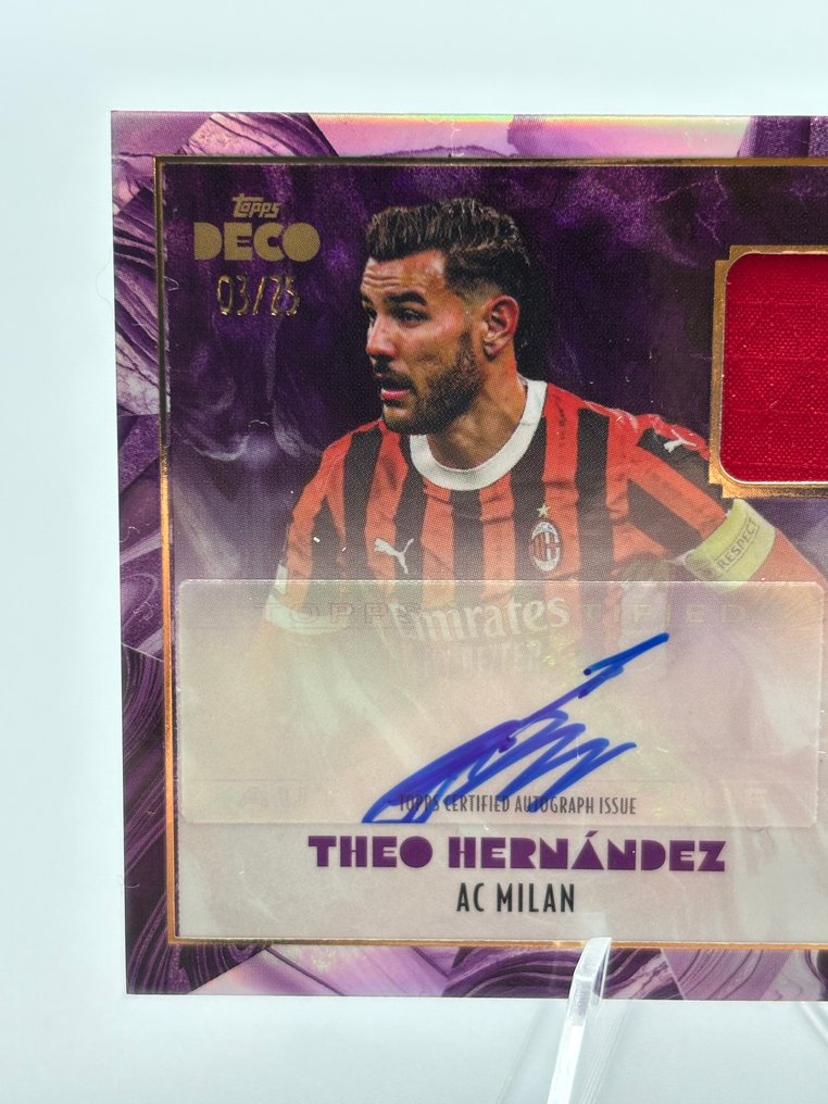 2024/25 Topps Topps Deco Theo Hernández 03/25 Σειριακή κάρτα, Κάρτα με αυτόγραφο, Κάρτα patch, Περιλαμβάνει πιστοποιητικό γνησιότητας - 1 Card - Near Mint (NM) #1.0