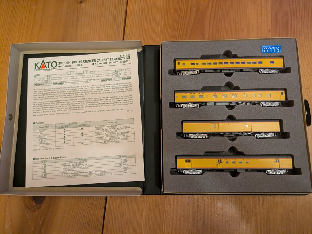 Kato N - 106-022 - Set Machetă tren transport călători (4) - Autoturism pentru pasageri cu lateral neted - Union Pacific #1.0