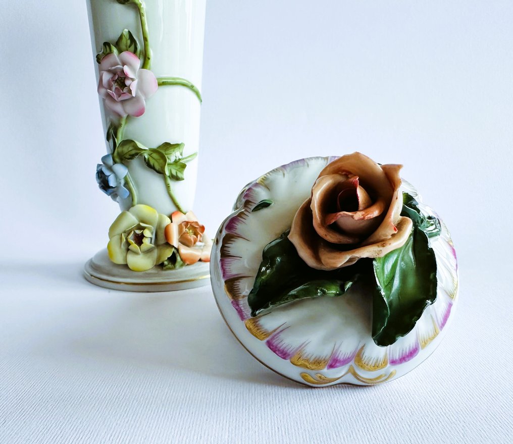 Herend - Βάζο (2) -  Πολύ σπάνιο βάζο από πορσελάνη Herend με εφαρμοσμένη (τρισδιάστατη) διακόσμηση λουλουδιών  - Πορσελάνη #2.1