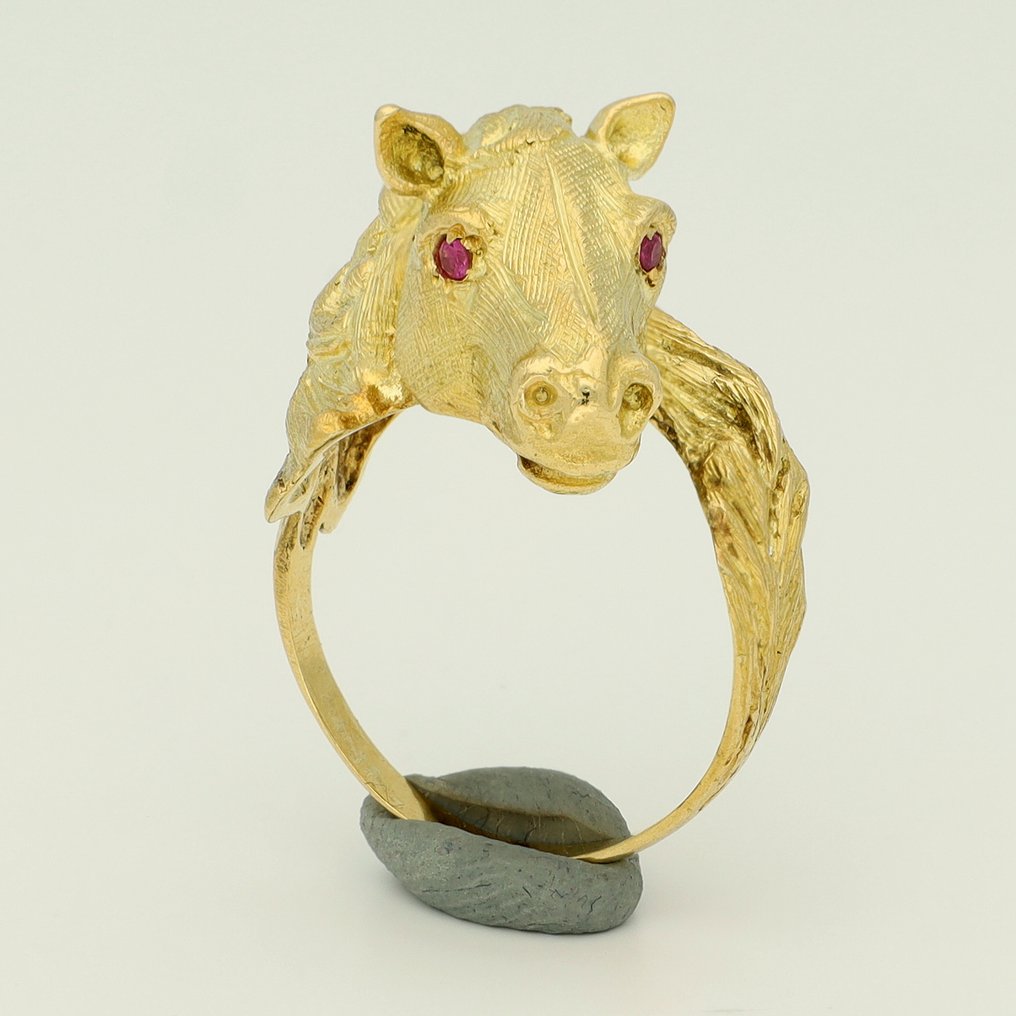 Ring - 18 kt. Yellow gold Ruby - Horse #1.0