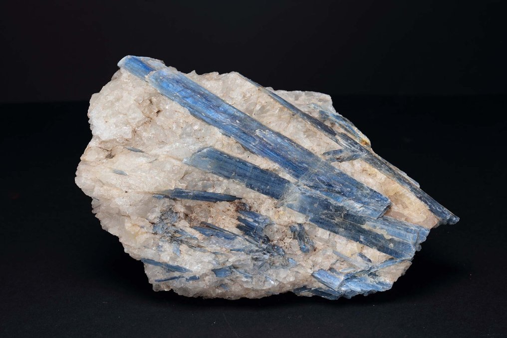 Kyanite Rough - Height: 21 cm - Width: 14 cm- 2.28 kg #1.0