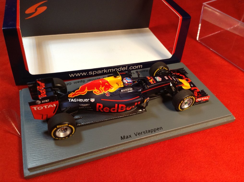 Spark 1:43 - 模型賽車 - ref. #S5019 Red Bull Racing TAG Heuer RB12 F.1 1° Spanish GP 2016 #33 Max Verstappen - 卓越品质 - 限量版 - 如今难得一见 - 维斯塔潘首次大奖赛胜利 #3.2