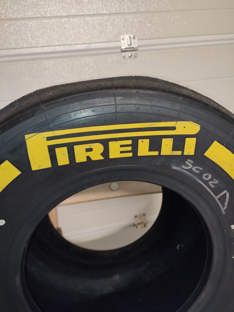 Tyre - Pirelli - Pneumatico mescola gialla medium - After 2000 #1.0