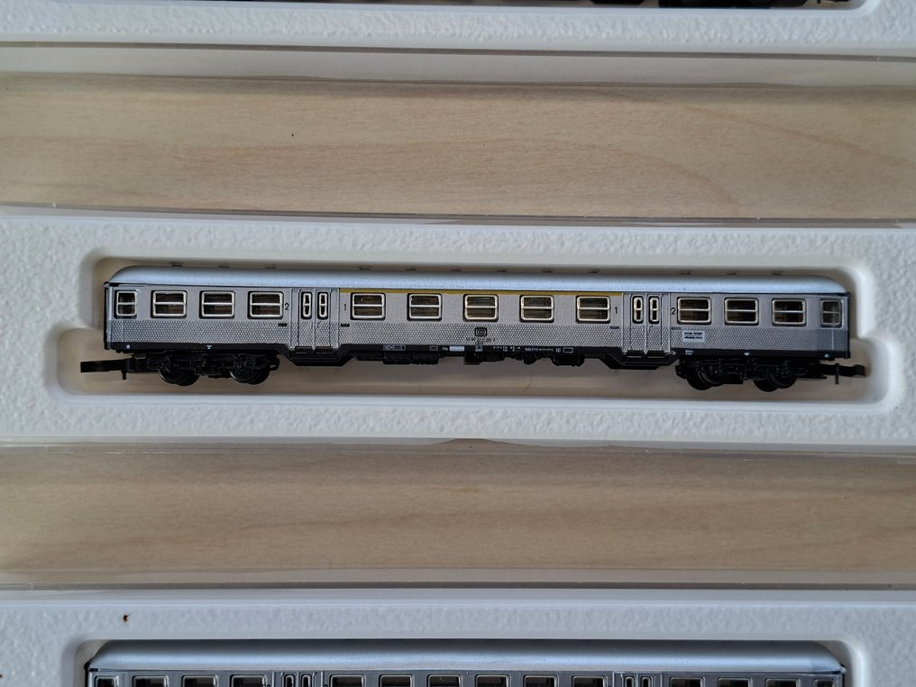 Märklin Z - 8716; 8717 - Modeltog passagervogn (3) - Silberlingen - DB #4.3