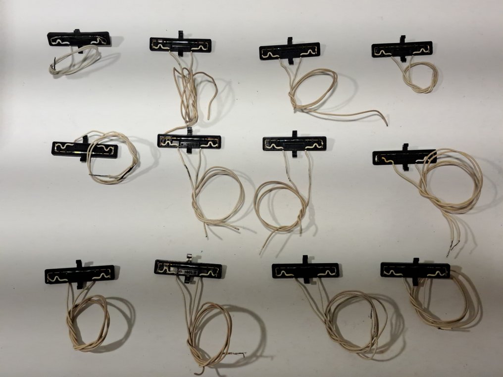 Fleischmann H0 - 9426/7 - Elektronica (12) - 12x reed contact in rail inbouw kastje met bedrading. #1.0