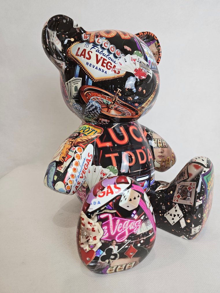 ArtBrut by Ann - Jackpot Bear #1.0