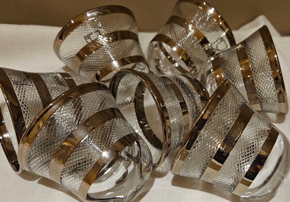 飲酒服務 (7) - 非常稀有的铂金豪华小瓶烈酒 - 水晶, 白金 #1.0