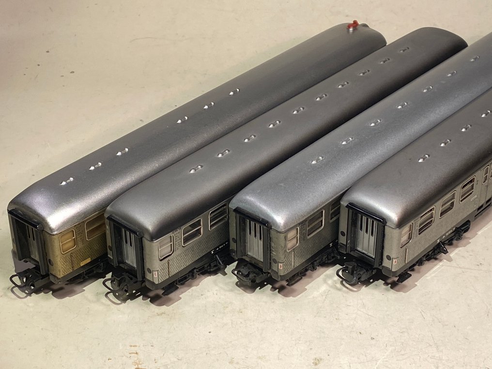 Märklin H0 - 4081,4082,4083 - Modeltrein personenwagonset (4) - 4 'Zilverlingen' rijtuigen met stuurstand wagen met wisselende verlichting in zeer nette staat - DB #4.3